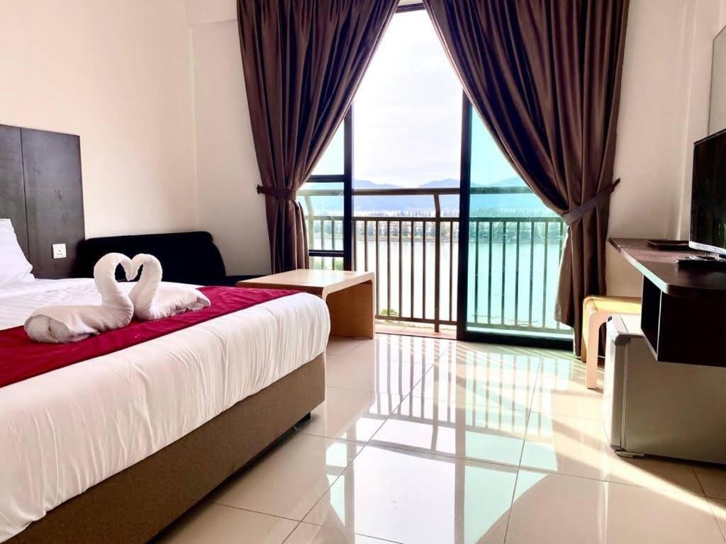 Marina Heights Hotel Residences Lumut Exterior photo
